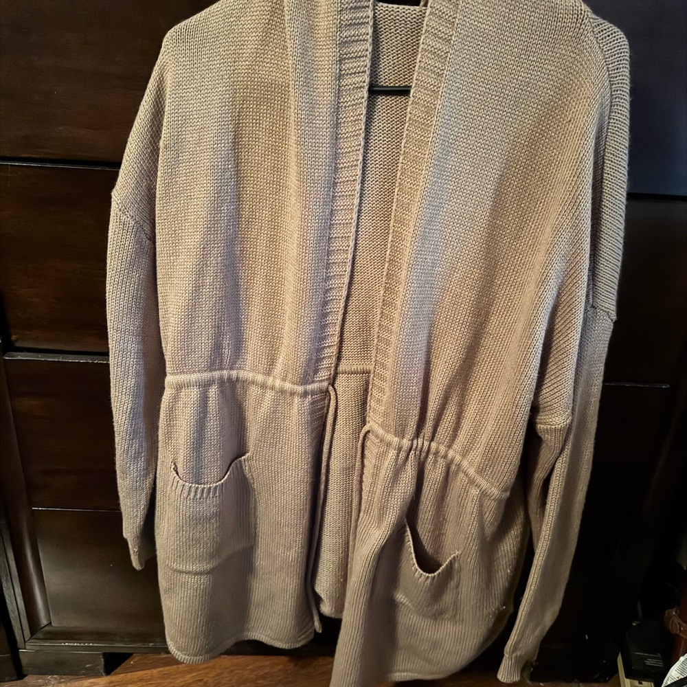5/$15or $5.00 alone Women’s cute tan sweaterer